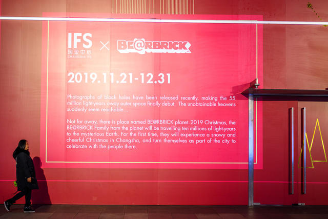 街景   演出 衣物 儿童 街道 杂货店 美女 书店 箱包 楼梯扶手 理发店 商场 机器 滑动门 餐厅 运动 夜景 游乐场 饰品 建筑 合影 滑雪板 电影院 广场 火炬 玩具店 熊皮高帽 学生