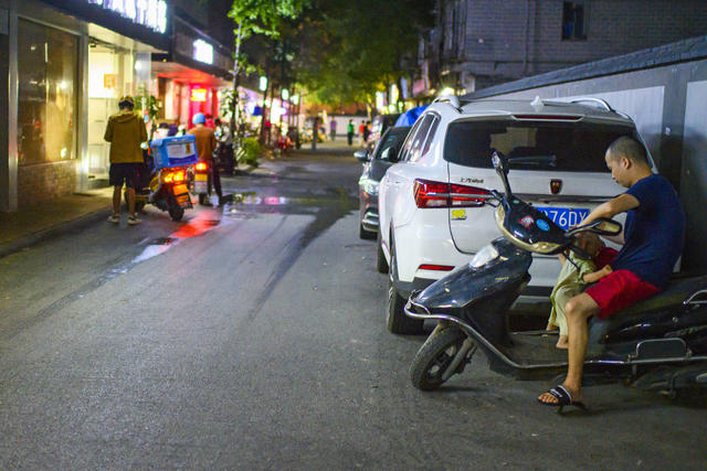 街道 街景 箱包 夜景 餐厅 室内 汽车 维兹拉犬 建筑 工地 家居物品 理发店