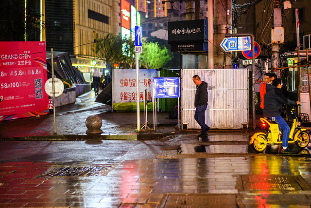街道 工地 杂货店 面包 美女 街景 车站 三轮车 电动车 箱包 其他 餐厅 肉店 汽车 烟草店 汽水瓶 机器