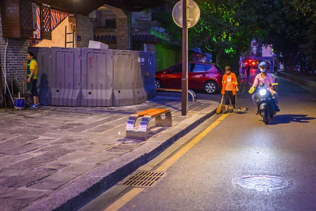 街道 汽车 街景 箱包 餐厅 美女 垃圾箱 衣物 人力车 室内 家居物品 建筑 室外