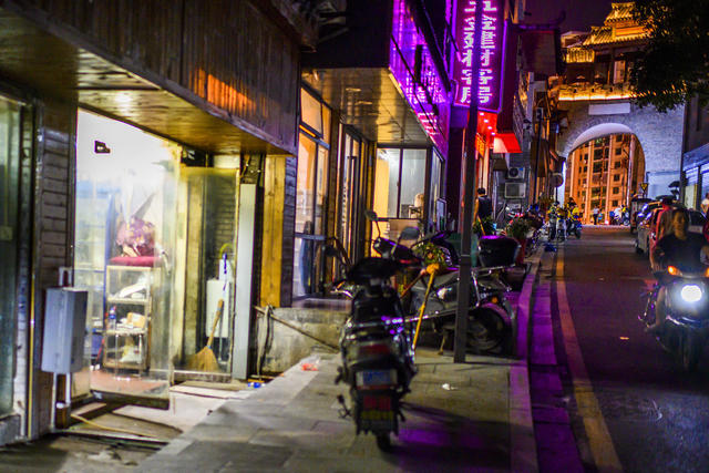 建筑 大厦 街景 电动车 美女 理发店 餐厅 箱包 衣物 杂货店 商场 自行车 饰品