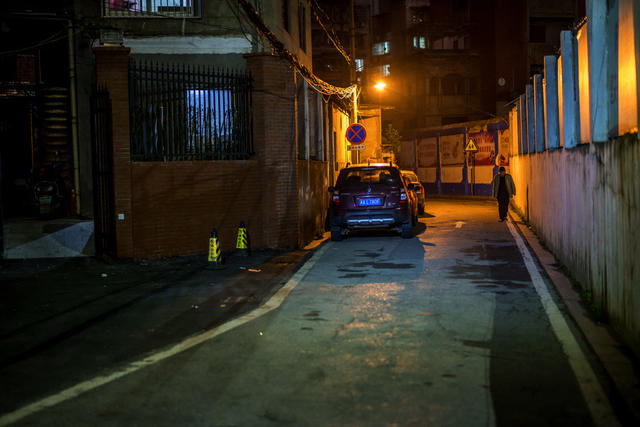 街道 街景 室外 汽车 聚光灯 夜景 大厦 其他 餐厅 电动车 自行车 桶 工地