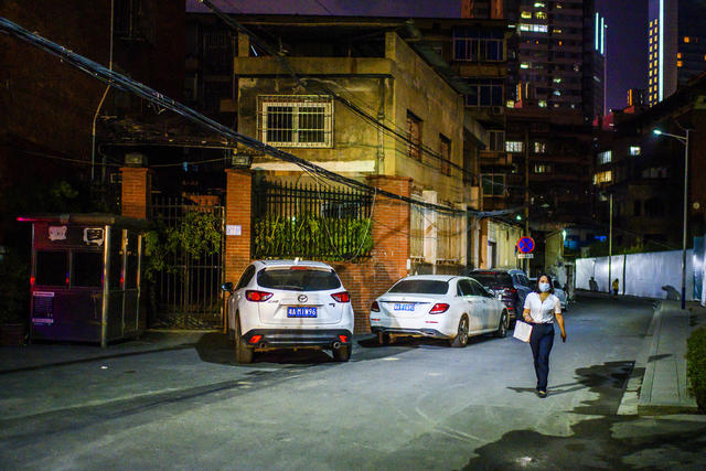 街道 街景 室外 汽车 聚光灯 夜景 大厦 其他 餐厅 电动车 自行车 桶 工地
