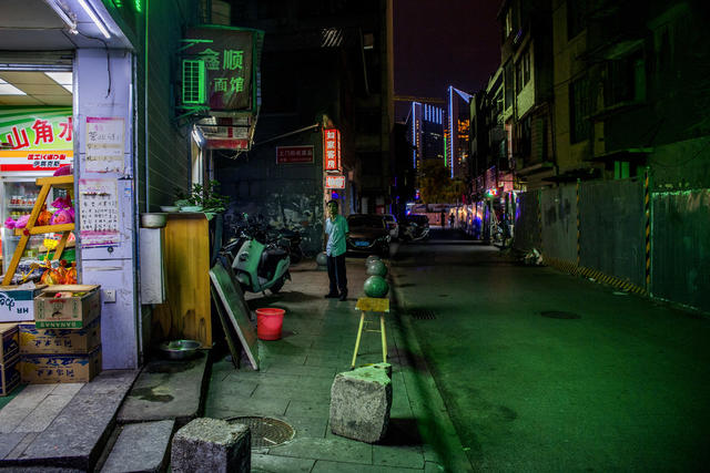 有轨电车 街道 衣物 街景 杂货店 夜景 垃圾车 箱包 美女 超市购物车 搬运车 烟草店 工地 垃圾箱 餐厅