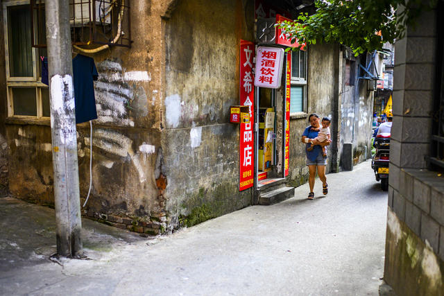 街道 街景 汽车 其他 指示牌 箱包 儿童 美女 理发店 垃圾箱