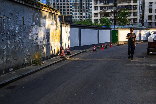 有轨电车 街道 衣物 街景 杂货店 夜景 垃圾车 箱包 美女 超市购物车 搬运车 烟草店 工地 垃圾箱 餐厅