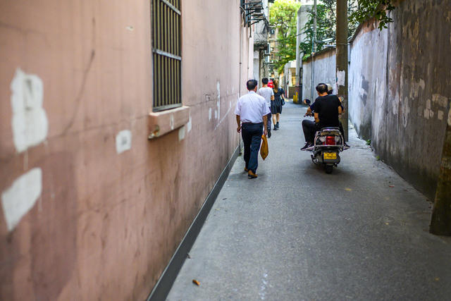 街道 街景 汽车 其他 指示牌 箱包 儿童 美女 理发店 垃圾箱