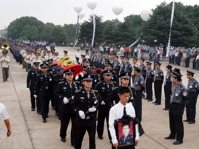 湖南省  革命烈士 陵园 警察