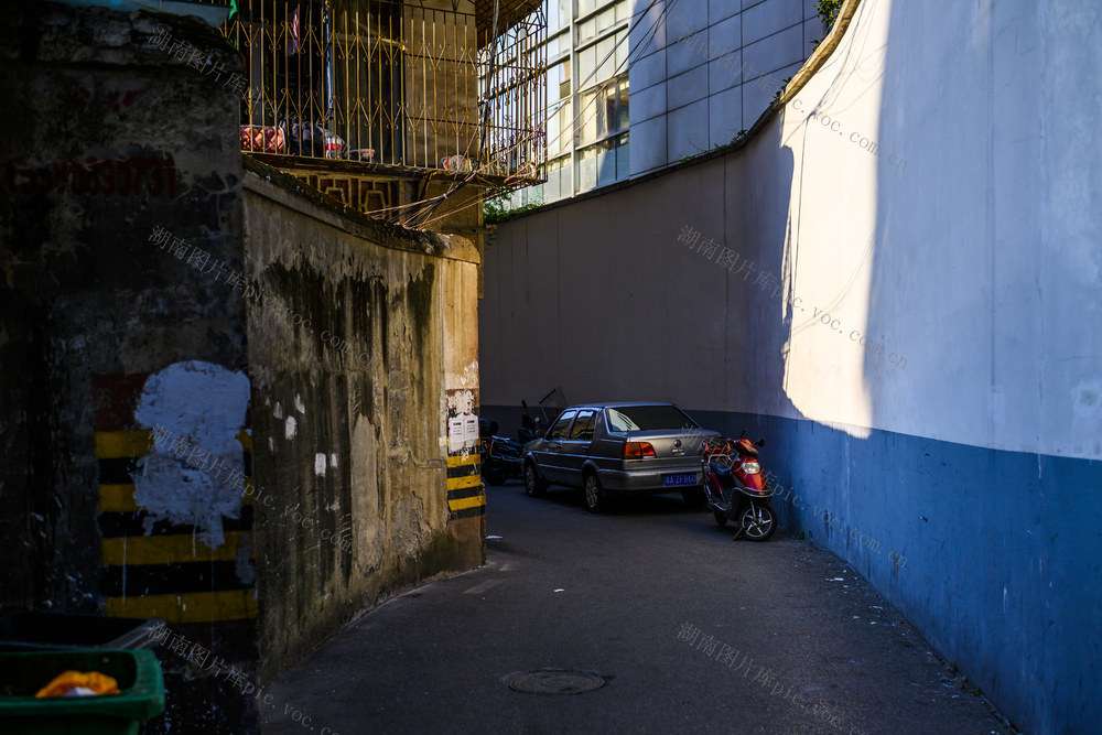  Street view, cars, other signs, bags, children's beauty, barber shop, garbage can