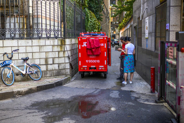 街道 街景 汽车 其他 指示牌 箱包 儿童 美女 理发店 垃圾箱