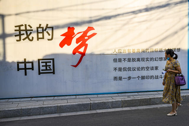 街道 街景 室外 汽车 聚光灯 夜景 大厦 其他 餐厅 电动车 自行车 桶 工地