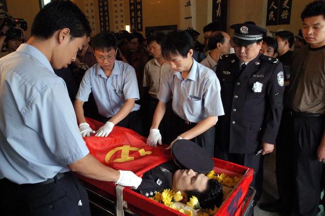 湖南省  革命烈士 陵园 警察