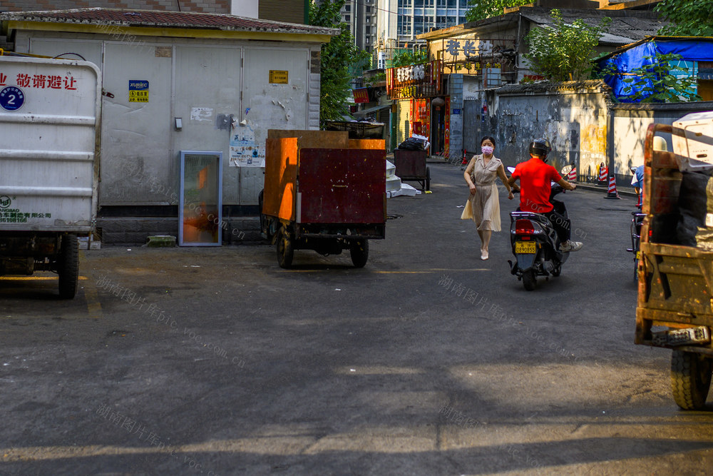  Tram street clothing street view grocery store night view garbage truck bags beauty supermarket shopping cart cart tobacco shop site trash can restaurant