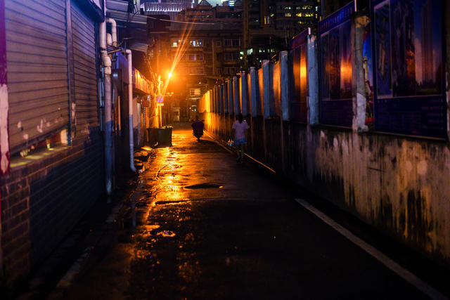 街道 街景 室外 汽车 聚光灯 夜景 大厦 其他 餐厅 电动车 自行车 桶 工地