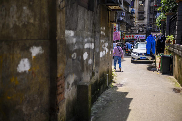 街道 街景 汽车 其他 指示牌 箱包 儿童 美女 理发店 垃圾箱