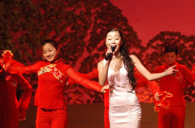 美女 演出 湖南涉外经济学院  毕业生