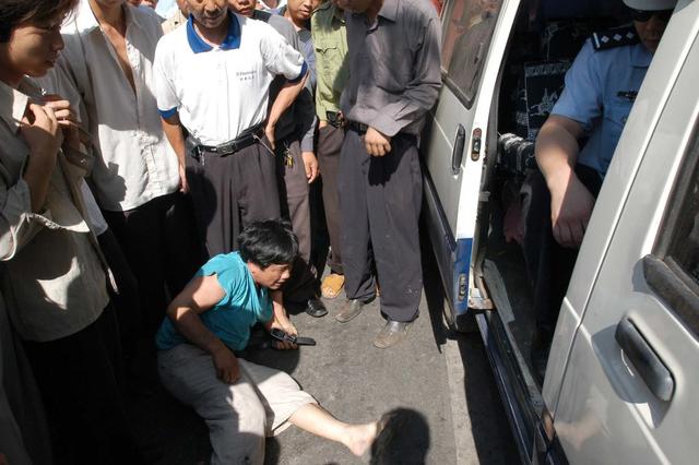 摩托车 警察 人群 长沙