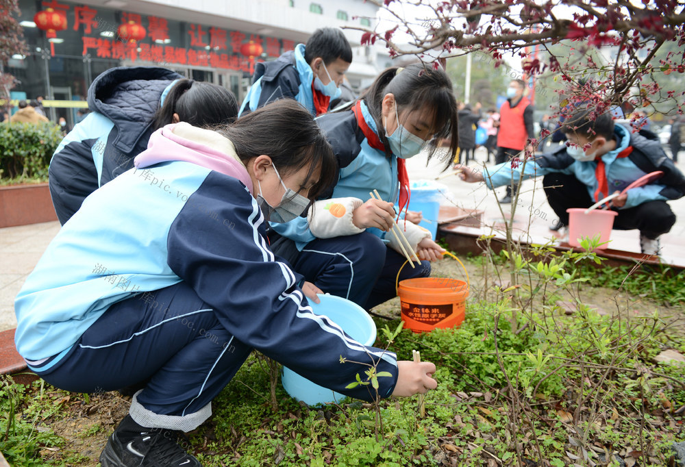 学 雷锋 扬 正气 