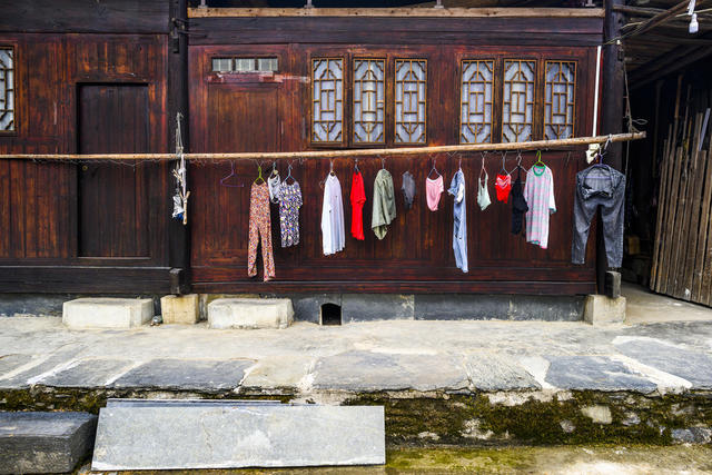 祭坛 箱包 室外 寺庙 家居物品 石头墙 庭院 工地 栅栏 尖桩篱栅 挂锁 画 茅草屋