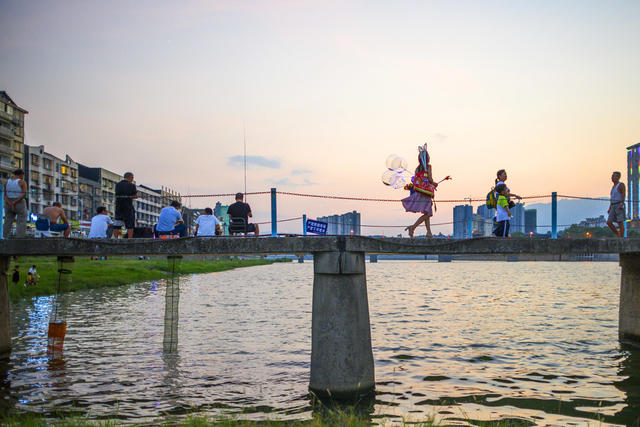拱顶 户外 天空 草地 日落 建筑 船 美女 夜景 街景 码头