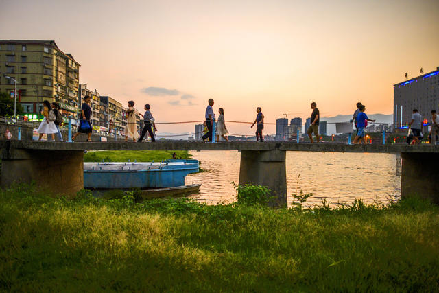 拱顶 户外 天空 草地 日落 建筑 船 美女 夜景 街景 码头