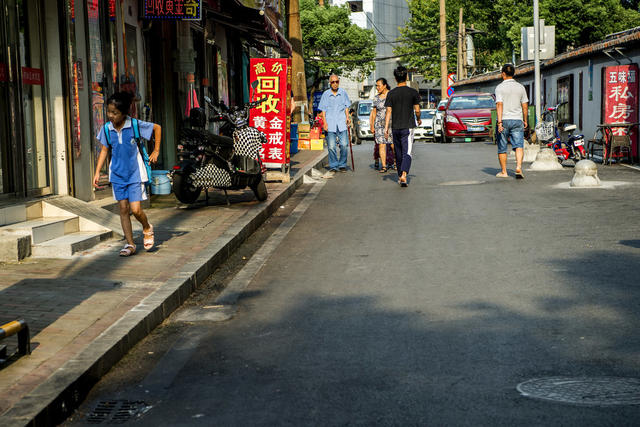 工地 垃圾车 理发店 自行车 独轮车 街景 街道 餐厅 滑动门 烟草店 汽车 老人 美女 电动车