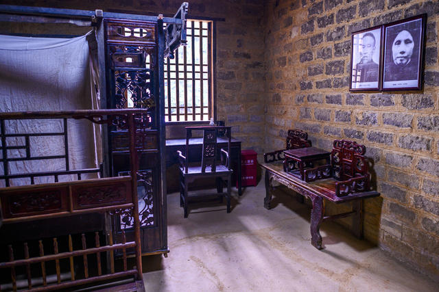 小河 茅草屋 建筑 室内 相框 庭院 家居物品 指示牌
