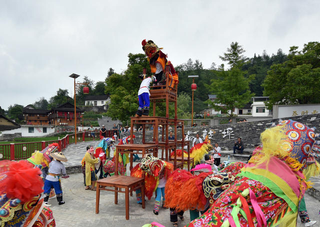 传承   非遗  苗族 舞狮  花带