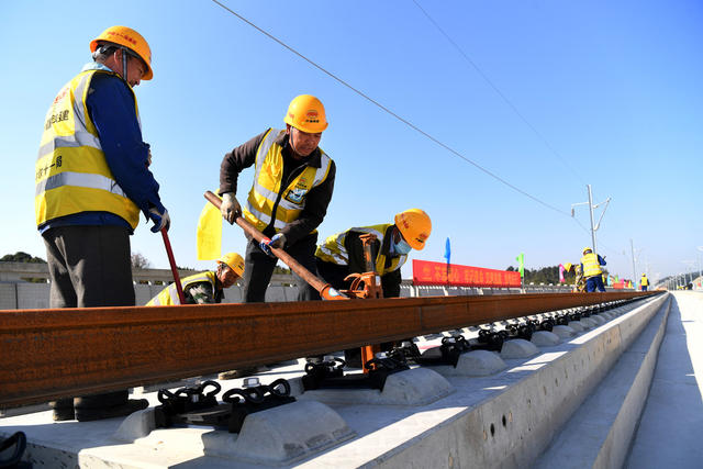 常益长铁路  铺轨  铁路