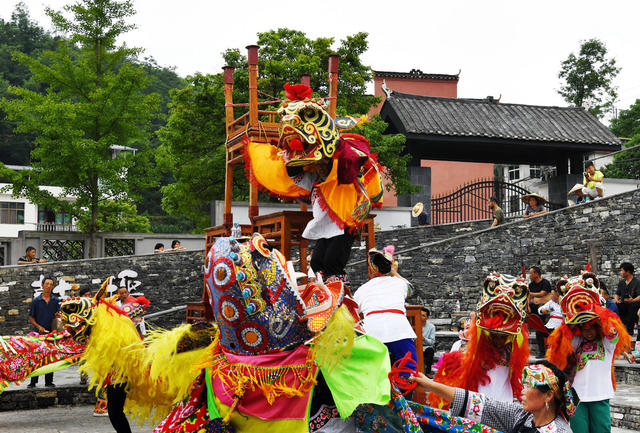 传承   非遗  苗族 舞狮  花带