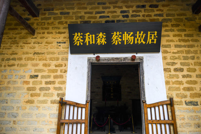 小河 茅草屋 建筑 室内 相框 庭院 家居物品 指示牌