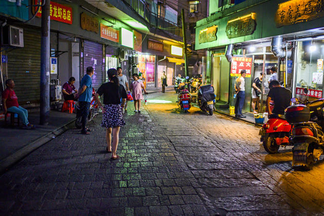 街道    超市购物车 三轮车 街景 美女 箱包 工地 饰品 庭院 水果 台灯 理发椅 电视机 餐厅 商场 杂货店 夜景 铜牌匾 衣物