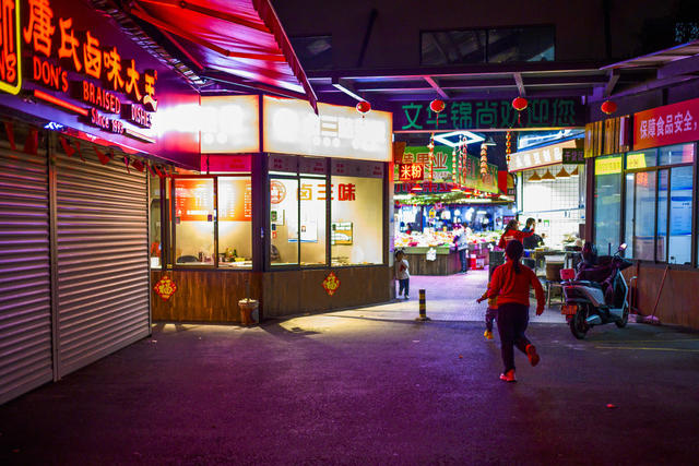 楼梯扶手 箱包 杂货店 面包 肉店 街景 车站 电动车 自行车 街道 自动售货机 汽水瓶 地铁 汽车 理发店 冰箱 蔬菜 甜食 美女 电视机 垃圾箱 超市购物车