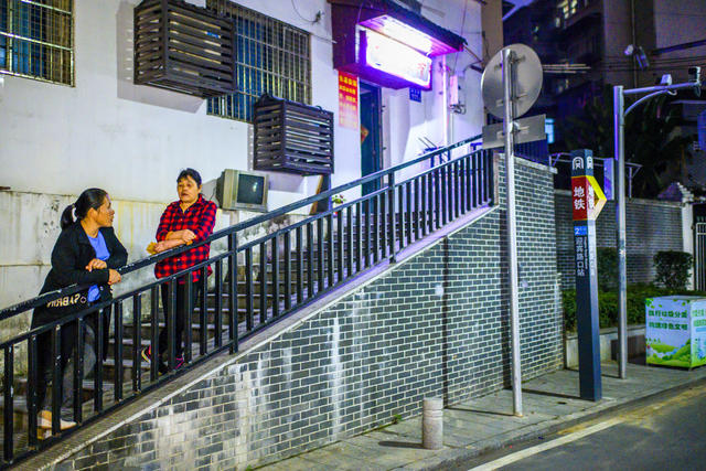 楼梯扶手 箱包 杂货店 面包 肉店 街景 车站 电动车 自行车 街道 自动售货机 汽水瓶 地铁 汽车 理发店 冰箱 蔬菜 甜食 美女 电视机 垃圾箱 超市购物车