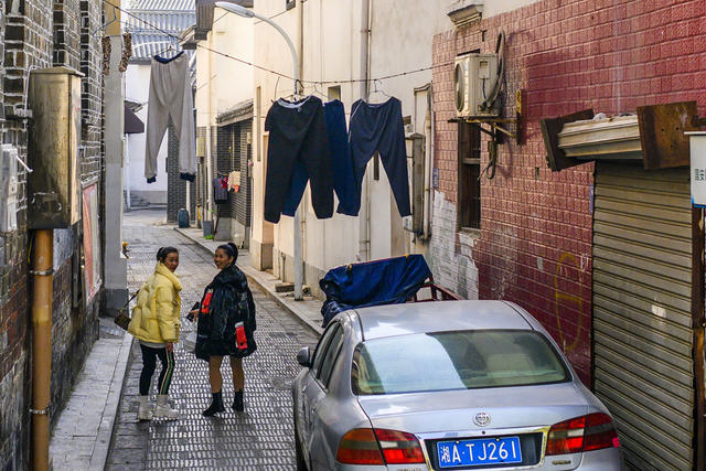 楼梯 街道 街景 工地 衣物 美女 水桶 指示牌 垃圾车 汽车