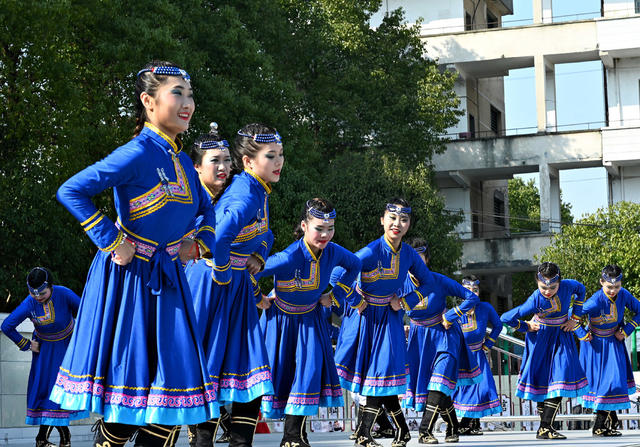 演出 文化 文艺表演 教育  教师 学校  迎新年  舞蹈  辞旧迎新