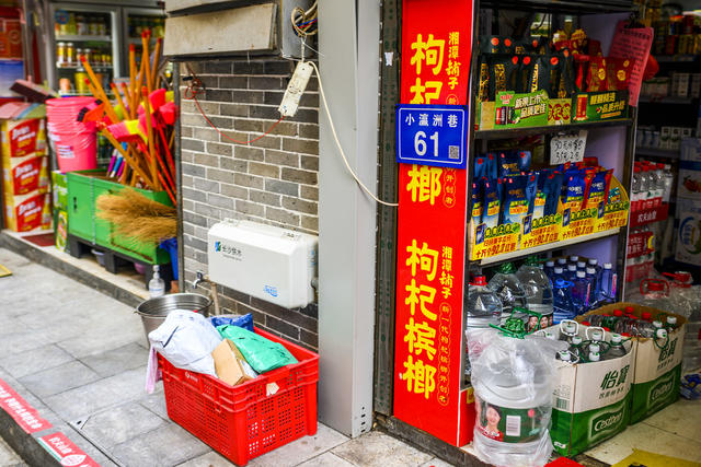 街景 街道 箱包 电动车 杂货店 家居物品 冰箱 衣物 指示牌 自行车