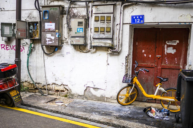 街景 餐厅 杂货店 其他 香蕉 玉米 椒盐脆饼 甜食 面包 衣物 箱包 建筑 街道 商场 夜景