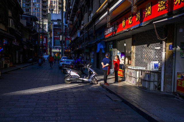 街道 街道 街景 大厦 衣物 家居物品 箱包 电动车 杂货店 烟草店
