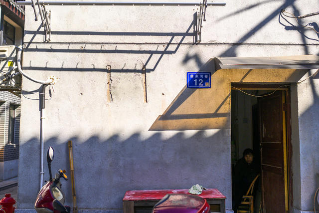 楼梯 街道 街景 工地 衣物 美女 水桶 指示牌 垃圾车 汽车