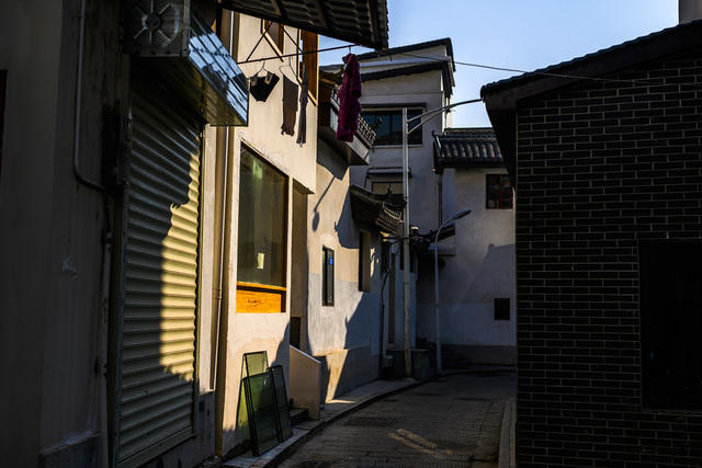 楼梯 街道 街景 工地 衣物 美女 水桶 指示牌 垃圾车 汽车