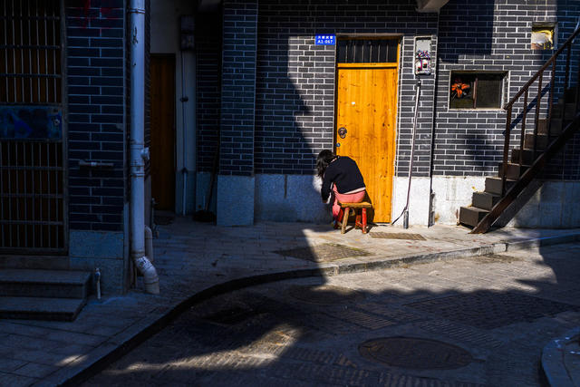 楼梯 街道 街景 工地 衣物 美女 水桶 指示牌 垃圾车 汽车