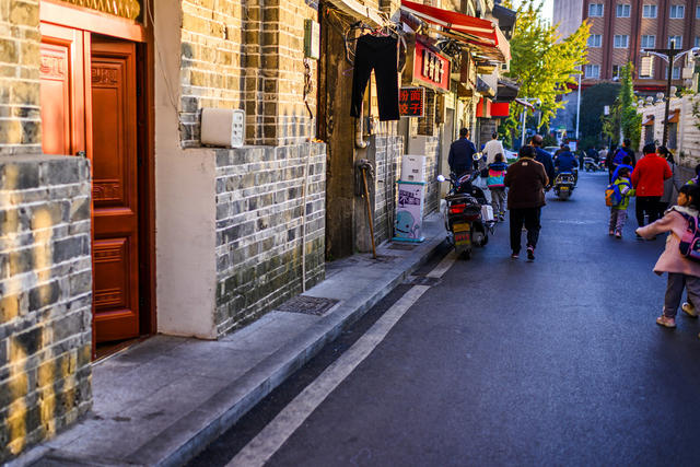 街道 街道 街景 大厦 衣物 家居物品 箱包 电动车 杂货店 烟草店