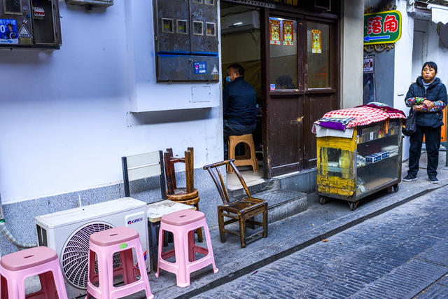 街道 街景 洗衣机 自行车 其他 美女 衣物 扫帚 牛仔裤 大厦 工地 杂货店 甜食 饰品 垃圾箱 挂锁 餐厅 灯笼