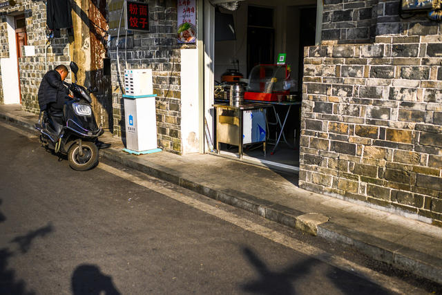 街道 街道 街景 大厦 衣物 家居物品 箱包 电动车 杂货店 烟草店