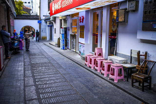 街道 街景 洗衣机 自行车 其他 美女 衣物 扫帚 牛仔裤 大厦 工地 杂货店 甜食 饰品 垃圾箱 挂锁 餐厅 灯笼