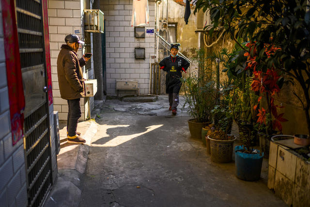 街道 街景 洗衣机 自行车 其他 美女 衣物 扫帚 牛仔裤 大厦 工地 杂货店 甜食 饰品 垃圾箱 挂锁 餐厅 灯笼