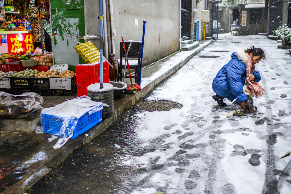 街道 街景 杂货店 汽车 铲子 美女 雨伞 垃圾箱 滑雪 自行车