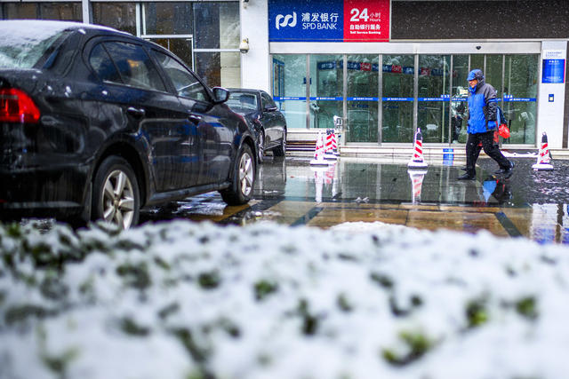 街道 街景 杂货店 汽车 铲子 美女 雨伞 垃圾箱 滑雪 自行车
