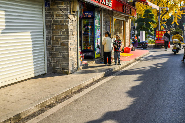 街道 街道 街景 大厦 衣物 家居物品 箱包 电动车 杂货店 烟草店